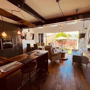 Lovely Semi-beach 2x Pubs -5 Min Walk-pets Welcome-parking-garden Holiday home